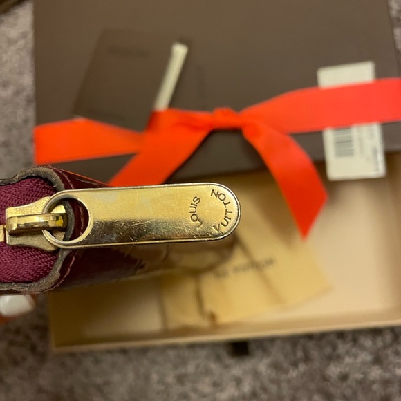 Louis Vuttion wallet w date code - Picture 9 of 13